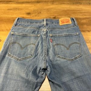 Levi 315 shaping bootcut size 26 jeans